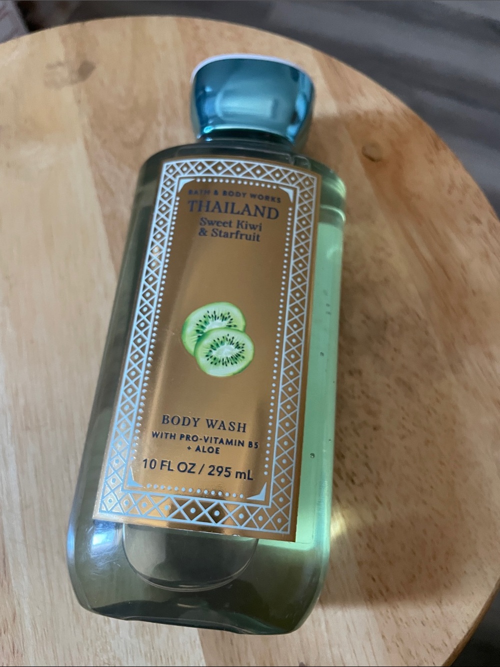 Bath & Body Works Thailand Sweet Kiwi & Starfruit Body Wash - Green
